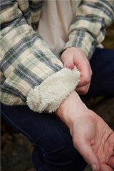 Chemise chaude doublée en flanelle de coton - Ecru, Vert et Bleu Marine à carreaux - Lee Valley - détail intérieur manche