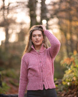 Gilet court à col polo – rose poudré – Rossan Knitwear