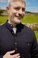 Chemise Grand-père en flanelle de coton - sergé bleu marine et noire - Lee Valley - sur modèle, détail