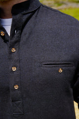 Chemise Grand-père en flanelle de coton - sergé bleu marine et noire - Lee Valley - sur modèle, detail poche