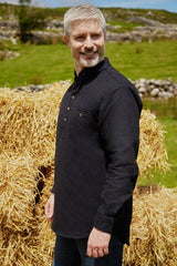 Chemise Grand-père en flanelle de coton - sergé bleu marine et noire - Lee Valley - sur modèle