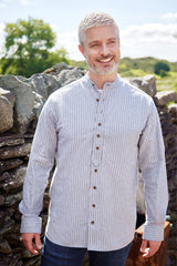 Chemise Grand-père Vintage en coton - Ivoire à rayures gris ardoise - Lee Valley - sur modèle