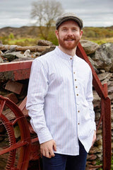 Chemise Grand-père Vintage en coton - Blanc à rayures bleues - Lee Valley - sur modèle