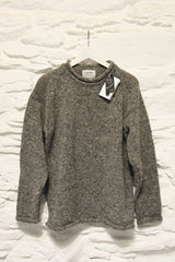 Pull à col round et à bords roulottés – avoine – Rossan Knitwear