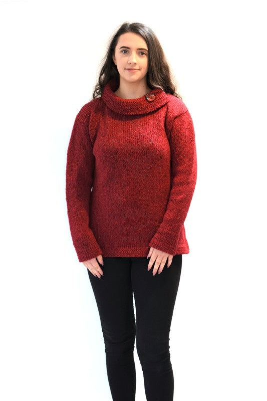 Pull à col bateau et bords à chevrons - Rouge – Rossan Knitwear - sur modèle