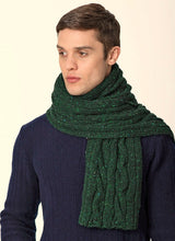 Echarpe à torsade et en maille côtelée – Vert Bouteille – Fisherman Out of Ireland - sur modèle