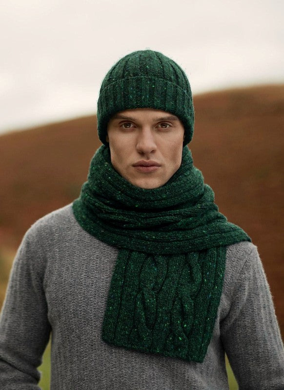 Echarpe à torsade et en maille côtelée et bonnet – Vert Bouteille – Fisherman Out of Ireland - sur modèle