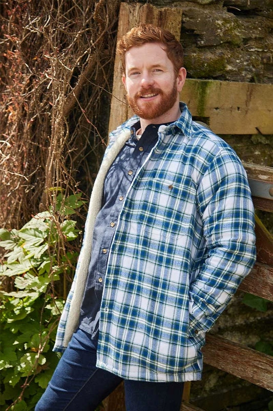 Chemise chaude doublée en flanelle de coton – Tartan Douglas Bleu - Lee Valley - sur modèle 2
