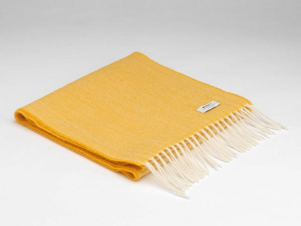 Echarpe en laine d’agneau mérinos – Jaune à chevrons – McNutt of Donegal