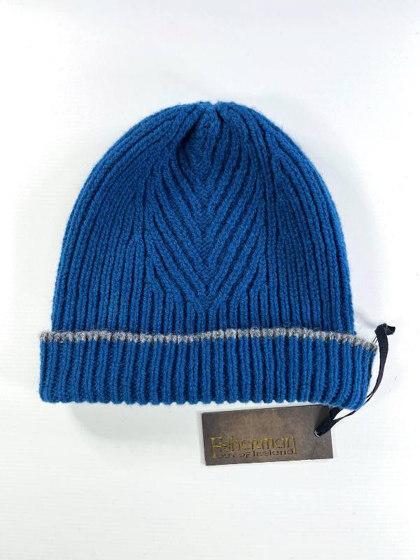 Bonnet Maille Côtelée et Chevrons en laine mérinos et cachemire avec bande contrastée – Bleu et Gris – Fisherman Out of Ireland