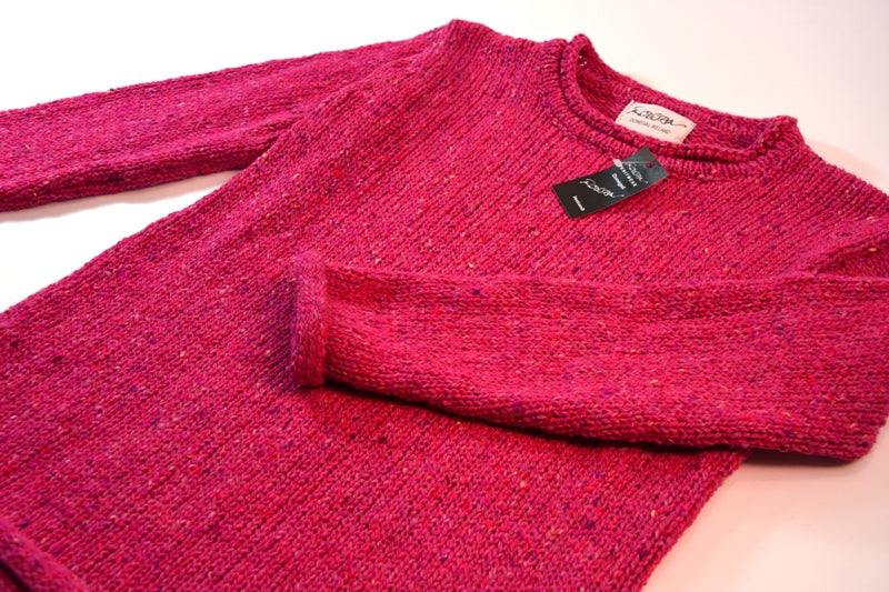 Pull Femme à col round et à bords roulotés – rose moucheté – Rossan Knitwear - détail