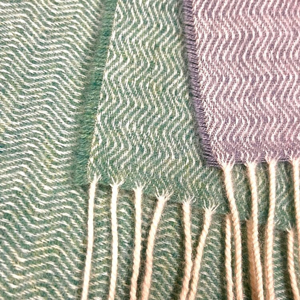 Echarpe en laine d’agneau mérinos Bondi Wave – McNutt of Donegal - détail