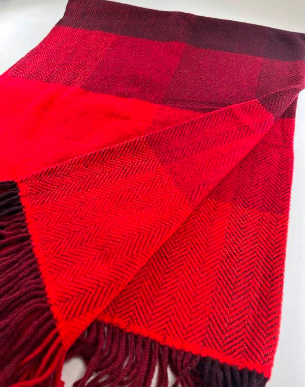 Couverture en laine mérinos et cachemire – rouge, Bourgogne et Bordeaux à large carreaux - John Hanly 2