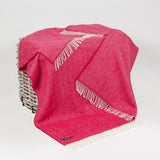 Couverture en laine mérinos et cachemire – framboise à chevrons - John Hanly