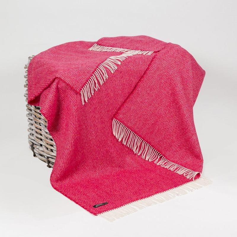Couverture en laine mérinos et cachemire – framboise à chevrons - John Hanly