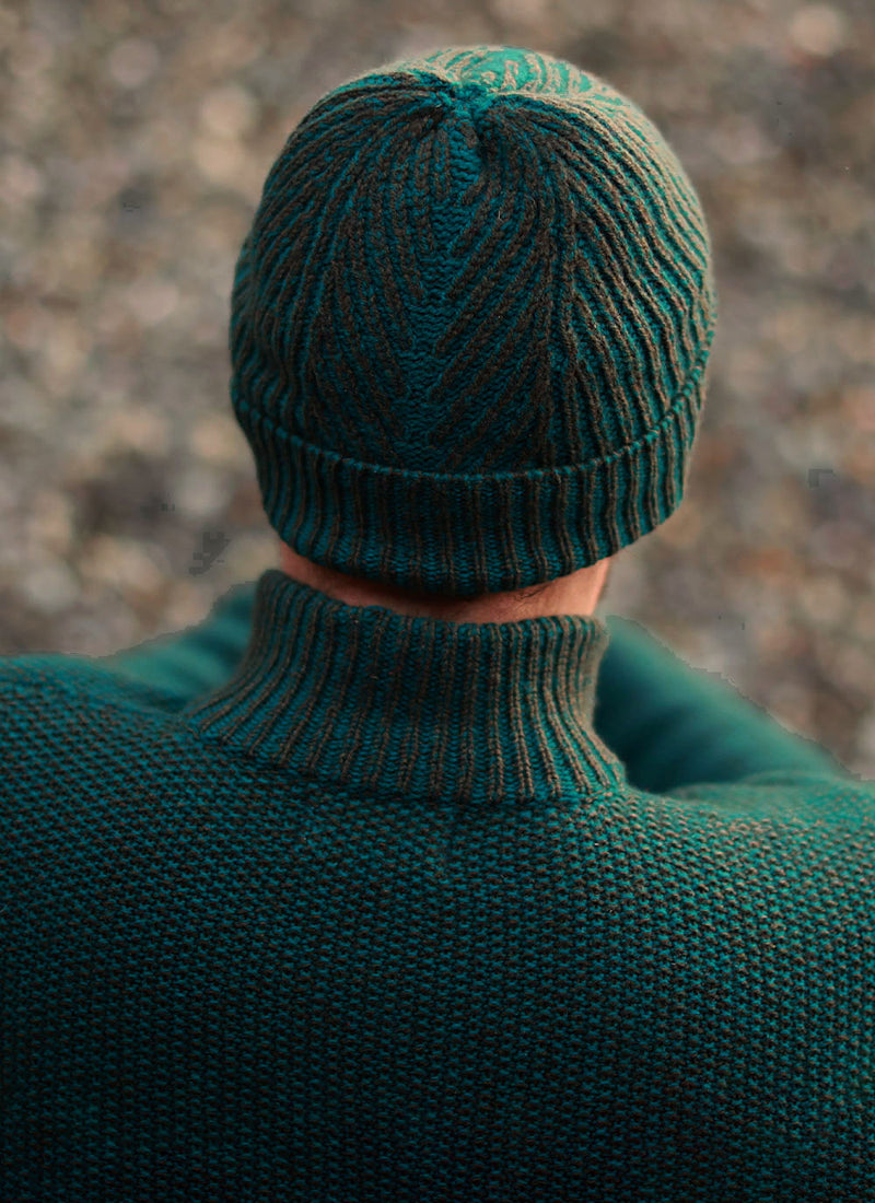 Bonnet à Côtes Anglaises Bicolores et à Chevrons – Emeraude et châtaigne – Fisherman Out of Ireland - dos