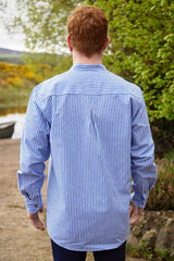 Chemise Grand-père Vintage en coton - Rayures Bleues - Lee Valley - sur modèle, dos