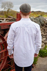 Chemise Grand-père Vintage en coton - Blanc à rayures bleues - Lee Valley - sur modèle , dos