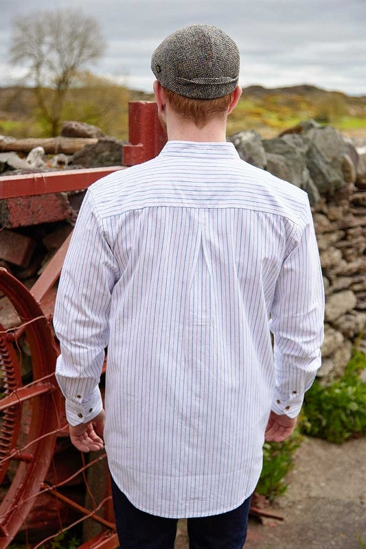 Chemise Grand-père Vintage en coton - Blanc à rayures bleues - Lee Valley - sur modèle , dos