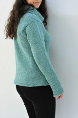 Pull à col roulé et évasé et à chevrons – Aqua – Rossan Knitwear - côté