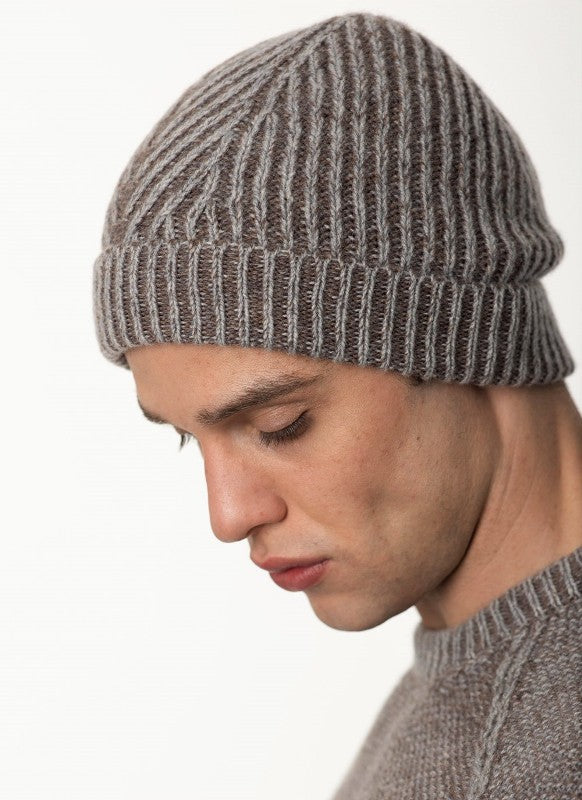 Bonnet à Côtes Anglaises Bicolores et à Chevrons – Pebble – Fisherman Out of Ireland - côté