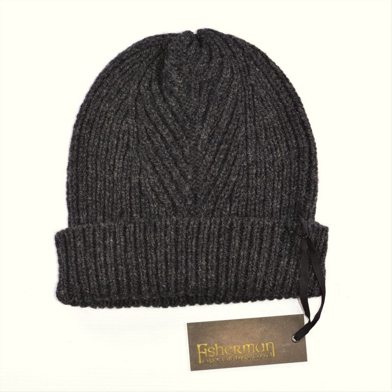 Bonnet Maille Côtelée et Chevrons en laine mérinos et cachemire – Gris Anthracite – Fisherman Out of Ireland
