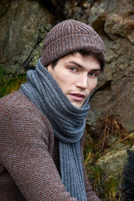 Bonnet Maille Côtelée et Chevrons en laine mérinos et cachemire – Noisette – Fisherman Out of Ireland
