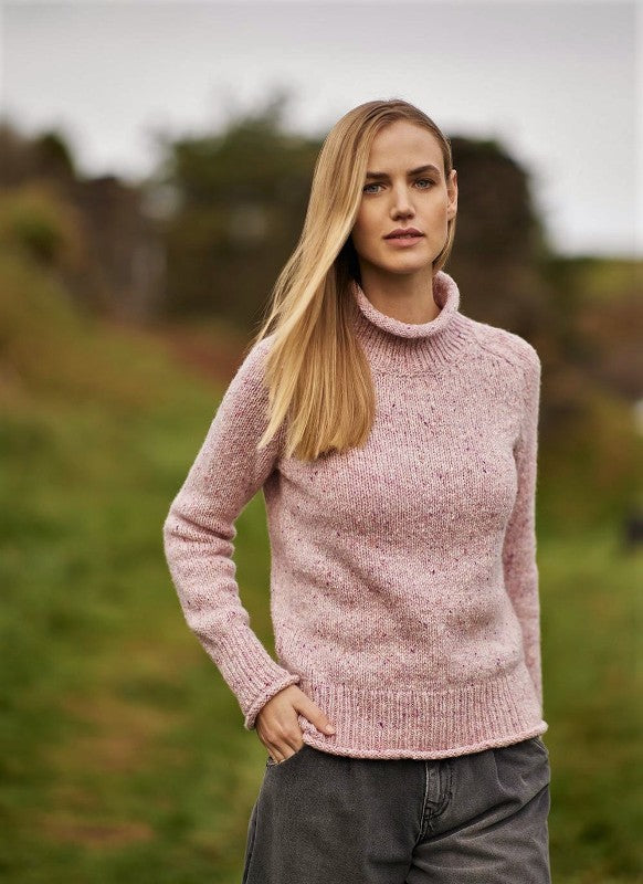 Pull à emmanchures marteau et à bords roulottés – Rose Sauvage - Fisherman Out of Ireland