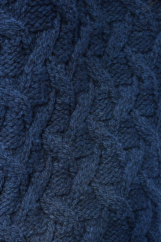 Pull d’Aran court et à col roulé – Bleu Marine – McConnell  - détail torsades