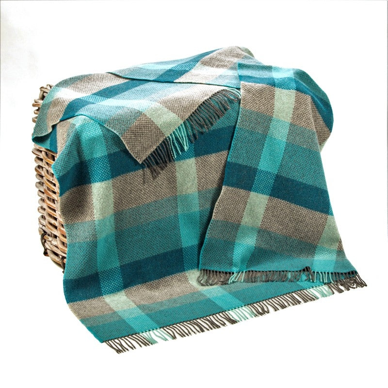 Couverture en laine mérinos et cachemire – gris, turquoise, aqua et bleu sarcelle à chevrons - John Hanly
