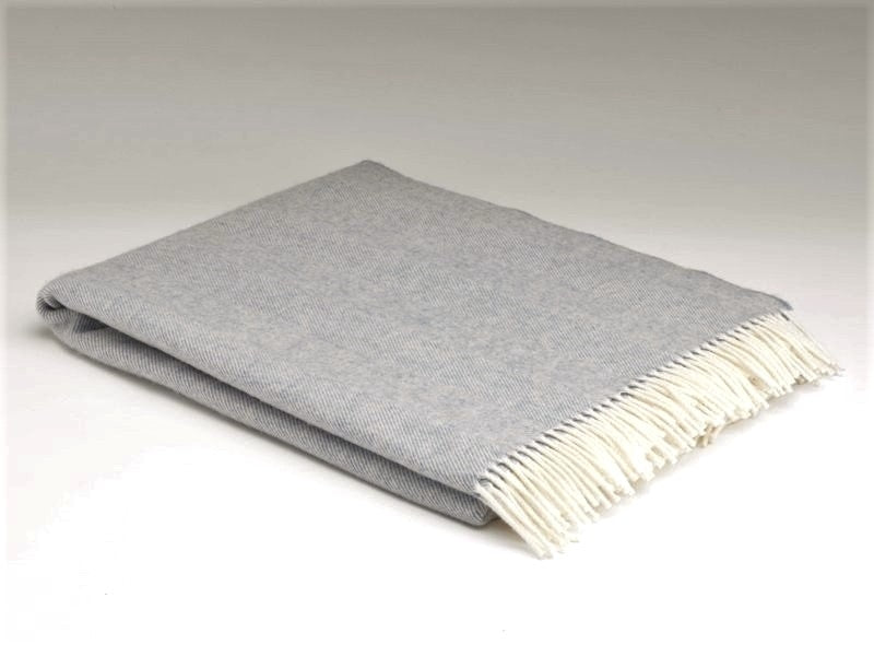 Couverture en laine d’agneau mérinos – Bleu Gris à Chevrons - McNutt of Donegal
