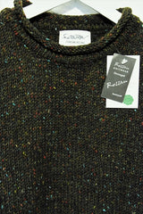 Pull à col round et à bords roulottés – vert foncé – Rossan Knitwear - détail col